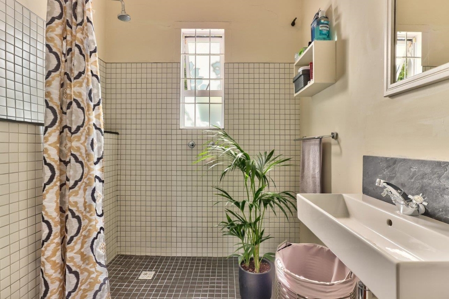 To Let 2 Bedroom Property for Rent in Vredehoek Western Cape